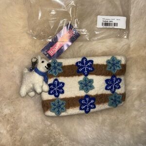 NWT Sundance Mini Felt zipper Bag with Blue and Brown Snowflake Design, w/llama!